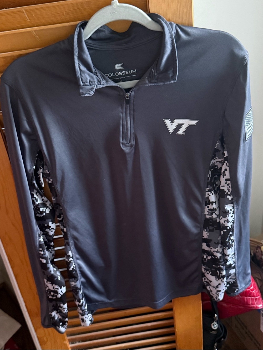 Colosseum Virginia Tech Gray & Black Long-Sleeve Pullover